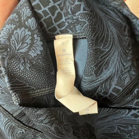 Lululemon Wunder Under Crop (Hi-Rise) (Full-On Luxtreme 21")
Blue Black (4) - Picture 9 of 10